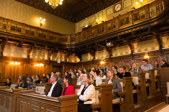 Konferenz im Gemeinderatssitzungssaal