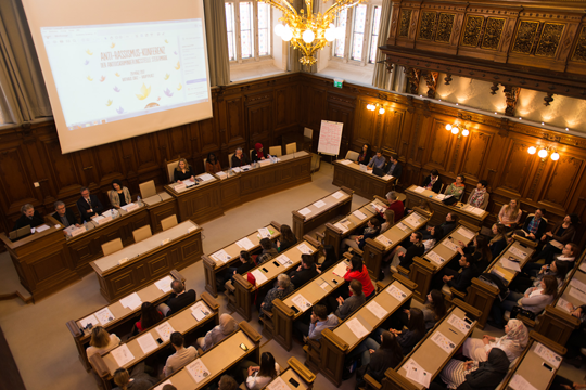 Konferenz im Gemeinderatssitzungssaal